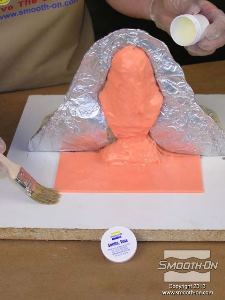 לחיצה להגדלת תמונה מניחים לחומר האטימה Sonite Wax להתייבש במשך 10 דקות ואחר מכן מורחים שכבה נוספת.