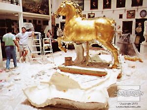 לחיצה להגדלת תמונה כעת הצוות נח לאחר ימים של עבודה.