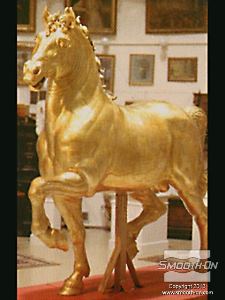 לחיצה להגדלת תמונה תאורה חזקה מבליטה את רמת הפרטים המרשימה שהועתקו ע