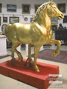 לחיצה להגדלת תמונה תאורה חזקה מבליטה את רמת הפרטים המרשימה שהועתקו ע