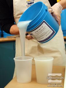 לחיצה להגדלת תמונה מודדים נפח שווה של המקשה של הסיליקון Dragon Skin® 10 FAST.