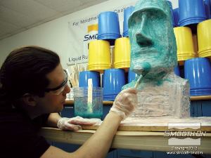 לחיצה להגדלת תמונה פיגמנט לסיליקון -Silc-Pig הירוק שונה מאוד מצבע השכבה הראשונה ומקל על כיסוי המודל, אך בכל זאת חשוב לבחון את המודל מכל הכיוונים כדי להבטיח כיסוי טוב.