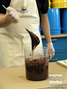 לחיצה להגדלת תמונה במנה הזו הסיליקון Dragon Skin® 10 FAST צריך להיות במרקם דומה לזה של חמאת בוטנים.