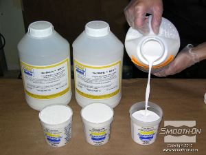 לחיצה להגדלת תמונה יציקה - כדי להכין העתק בעל משקל נמוך של המודל המקורי, משתמשים בגבס מחוזק בפולימר duoMatrix® NEO . חומר זה מושלם להכנת יציקות חזקות אך קלות יחסית. יחס הרעבוב של החומר הוא 100A:50B, כאשר הבסיס הוא האבקה והמקשה הוא הנוזל.