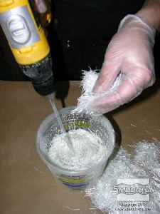 לחיצה להגדלת תמונה מוסיפים את סיבי הזכוכית למערכת בתור אחוז משקלי. עבור תוצאות אידיאליות, יש להוסיף 6% סיבי זכוכית קצוצים למערכת.