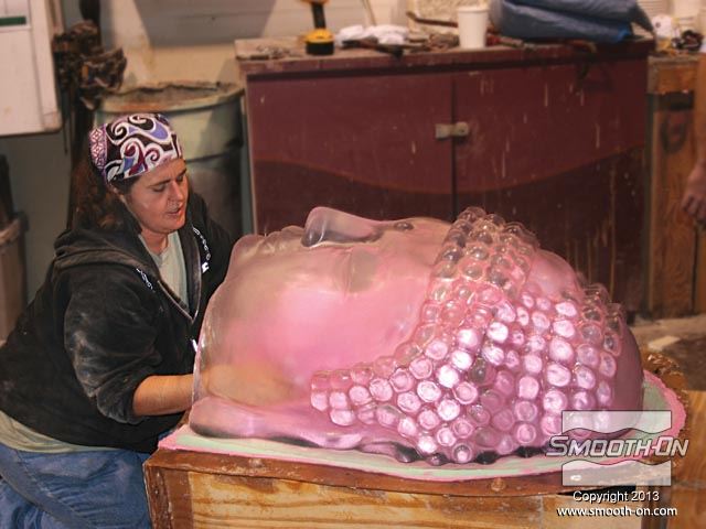 תבנית מ סיליקון Mold Max® 30 של פני הפסל.