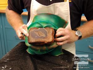 לחיצה להגדלת תמונה מתחילים להוריד את תבנית הסיליקון Dragon Skin® 10 FAST ע