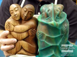 לחיצה להגדלת תמונה תבנית הסיליקון למריחה Dragon Skin® 10 FAST העתיקה במדוייק את כל פרטי מודל העץ המקורי. מכיוון שהסיליקון הוא כל כך גמיש ומתיח, אין צורך לחתוך את התבנית כדי לחלוץ ממנה את המודל.