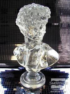 לחיצה להגדלת תמונה יציקת פוליאוריתן שקוף קריסטלי כמו מים Crystal Clear® בתבנית הסיליקון. החומר עבר התמצקות בתא לחץ ב60 psi.