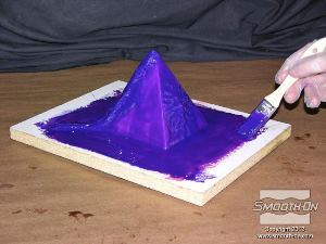 לחיצה להגדלת תמונה מורחים את שאר הפוליאוריתן EZ ~ Mix® 40 הסמיך על שאר המודל.