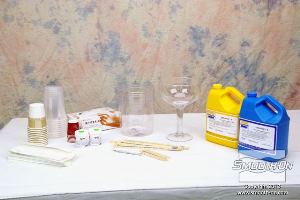 לחיצה להגדלת תמונה מסדרים את כל החומרים והכלים הדרושים עבור התהליך.