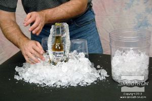 לחיצה להגדלת תמונה מוסיפים עוד סיליקון שקוף Encapso® K מפורר כדי להשלים את התצוגה.