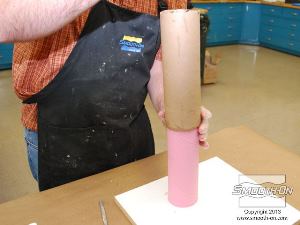 לחיצה להגדלת תמונה שמים מחדש את גליל הקרטון על תבנית סיליקון Mold Max 30.