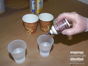 לחיצה להגדלת תמונה מוסיפים פיגמנט לפוליאוריתן So-Strong חום למקשה של ה פוליאוריתן ליציקה -SMASH.