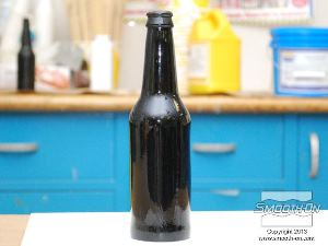 לחיצה להגדלת תמונה מניחים לבקבוק הפוליאוריתן השביר להתמצק במשך לילה כדי שיהפוך לשביר לגמרי.