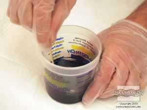 לחיצה להגדלת תמונה מערבבים את הבסיס והמקשה במשך 15 שניות.