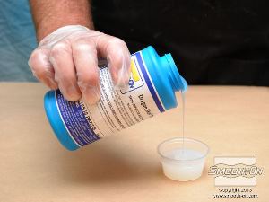 לחיצה להגדלת תמונה מודדים כמות שווה לפי נפח גם של המקשה של סיליקון ליציקה  Dragon Skin® FX-Pro.