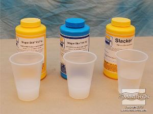 לחיצה להגדלת תמונה שילוב של 50 גרם בסיס סיליקון Dragon Skin® FX-Pro, עם 50 גרם של מקשה Dragon Skin® FX-Pro ו100 גרם של חומר מרכך SLACKER כדי להכין את ג'ל הסיליקון הרך (יחס ערבוב 1A:1B:2SLACKER לפי משקל).