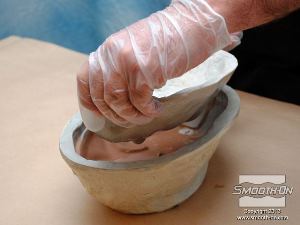 לחיצה להגדלת תמונה סוגרים את חצי התבנית החיובי (הזכר) על חצי התבנית השלילי (נקבה).