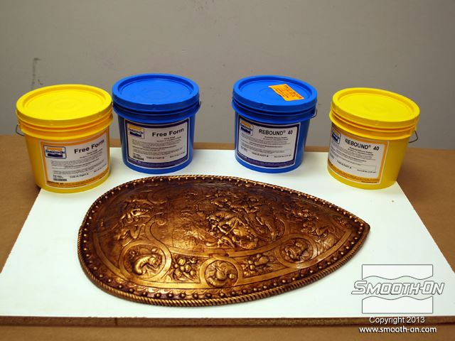 המודל אותו מעתיקים הוא מגן רומאי מעוטר.