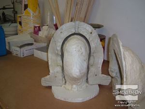 לחיצה להגדלת תמונה מסדרים את הליבה בתוך התבנית.