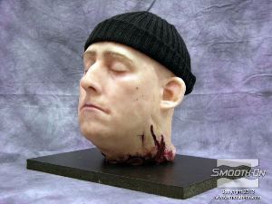 לחיצה להגדלת תמונה ליציקה המוגמרת יש מראה מציאותי ודמוי-עור- סיליקון דמוי גוף.