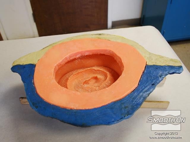 משתמשים בתבנית סיליקון למריחה Rebound® 25 בשני חלקים עם מעיל תמיכה.