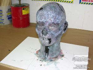 לחיצה להגדלת תמונה מסיכת הסיליקון מוכנה. מניחים לסיליקון  למריחה Dragon Skin Fast להתמצק במשך 75 דקות.