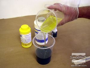 לחיצה להגדלת תמונה שופכים לכוס גם את הבסיס של הFlexFoam-iT!® 25 .