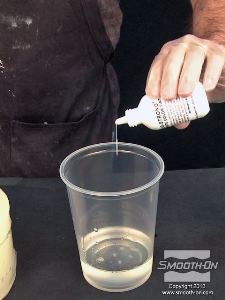 לחיצה להגדלת תמונה הוספת פיגמנט לבן לחומר הגלם הצלול יהפוך אותו לעכור.