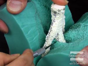 לחיצה להגדלת תמונה כדי לאפשר חליצה נוחה, יש לחתוך בין 