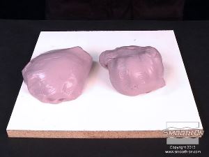 לחיצה להגדלת תמונה שתי מנות בצק הסיליקון Equinox® 40 מוכנות לערבוב אחת עם השניה.