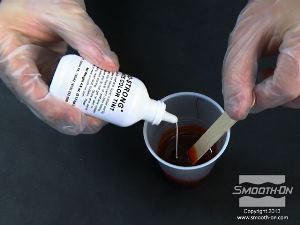 לחיצה להגדלת תמונה מוסיפים לתערובת המקשה והפיגמנט הכתום גם פיגמנט So-Strong לבן.