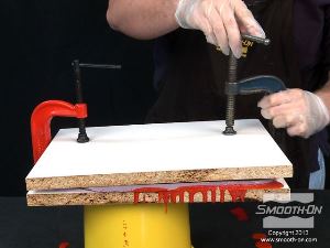 לחיצה להגדלת תמונה מאבטחים את התבנית בעזרת מלחצי C.