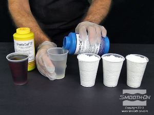 לחיצה להגדלת תמונה מודדים כמות שווה של מקשה פוליאוריתן קשיח Smooth-Cast® 321.