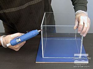 לחיצה להגדלת תמונה מדביקים את הלוחות אחד לשני בעזרת דבק חם.