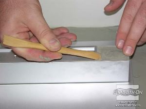 לחיצה להגדלת תמונה ממלאים חורים במודל בעזרת החימר.