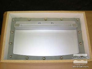 לחיצה להגדלת תמונה החצי התחתון מוכן ליציקת שכבת הסיליקון הראשונה.