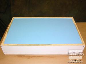 לחיצה להגדלת תמונה מניחים לסיליקון  Mold Max® XLS  להתמצק במשך 16 שעות.