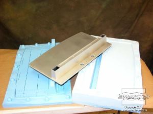 לחיצה להגדלת תמונה לאחר חליצת המודל המקורי מכניסים את שני חצאי התבנית לחימום לאחר התמצקות (Post Curing) בתנור בטמפ' של 93C כדי לנדף כל שארית של אלכוהול ומים מהסיליקון.  צעד זה ימנע הפרעה של הסיליקון ליציקת הפוליאוריתן TASK.