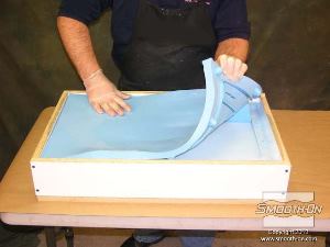 לחיצה להגדלת תמונה מרכיבים חזרה את חצאי התבנית ומוודאים שמפתחות הנעילה מסודרים כהלכה.