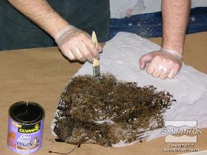 לחיצה להגדלת תמונה מורחים שכבת גימור על בסיס פוליאוריתן כדי להוסיף עומק וגיוון לדגם.