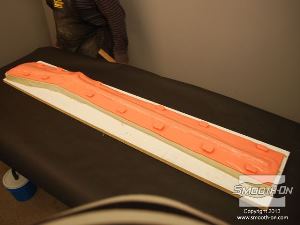 לחיצה להגדלת תמונה חצי התבנית הראשון, מוכן להכנת החצי הראשון של מעיל התמיכה.