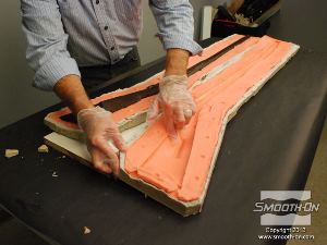 לחיצה להגדלת תמונה מחזירים את חצי סיליקון הRebound אל חצי מעיל התמיכה.