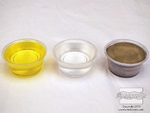 לחיצה להגדלת תמונה כמויות שוות של בסיס A, מקשה B ואבקת הברונזה מוכנות לערבוב.