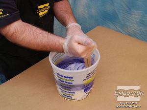 לחיצה להגדלת תמונה סיליקון ליציקה Mold Max® 25 הינו קל ביותר לערבוב. מערבבים ביסודיות במשך 3 דקות.