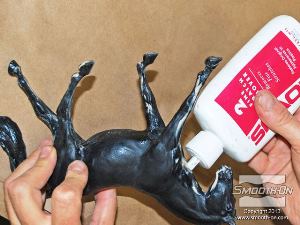 לחיצה להגדלת תמונה משתמשים בג'ל שיוף כדי להסיר לחלוטין את הפלאשים באזור התפר.