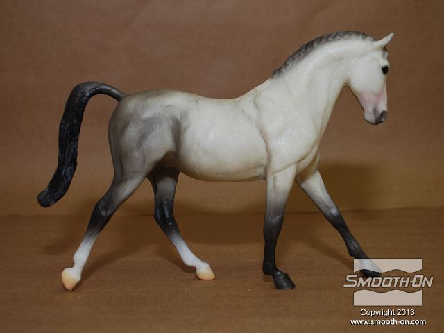 המודל המקורי הוא בעל מורכבות בינונית עם פרטים קטנים בעיקר באסור הרעמה ובפנים. המודל נבחן עבור בעיות אפשריות ונמצא שתנוחת הרגלים אינה אחידה כך שכל רגל נוגעת בלוח הבסיס בזווית אחרת. 