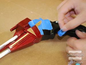 לחיצה להגדלת תמונה משתמשים בסלוטייפ כדי לבצע צביעה מדוייקת. 