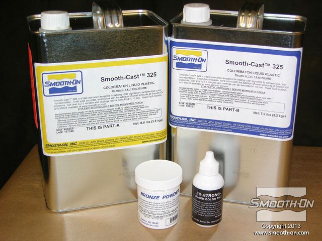 עבור היציקה, משלבים שרף פוליאוריטן Smooth-Cast® 325, פיגמנט לפוליאוריתן שחור SO-Strong ואבקת ברונזה כדי להכין "יציקה קרה" של ברונזה. ניתן להשתמש גם בכל אבקת מתכת אחרת (המותאמת עבור 325) עבור תהליך זה.